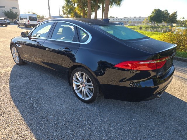 Used 2016 Celestial Black Jaguar 35t Prestige image 3