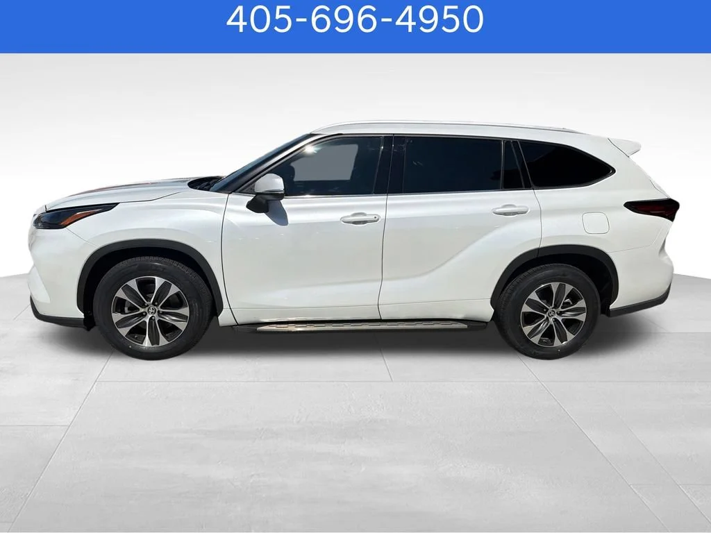 Pre-Owned 2022 Toyota Highlander XLE