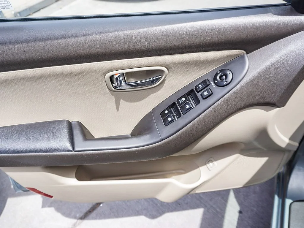 Used 2010 Beige Hyundai GLS image 19