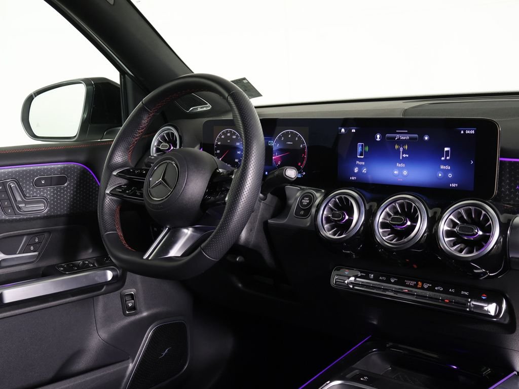 Used 2025 White Mercedes-Benz GLB 250 image 31