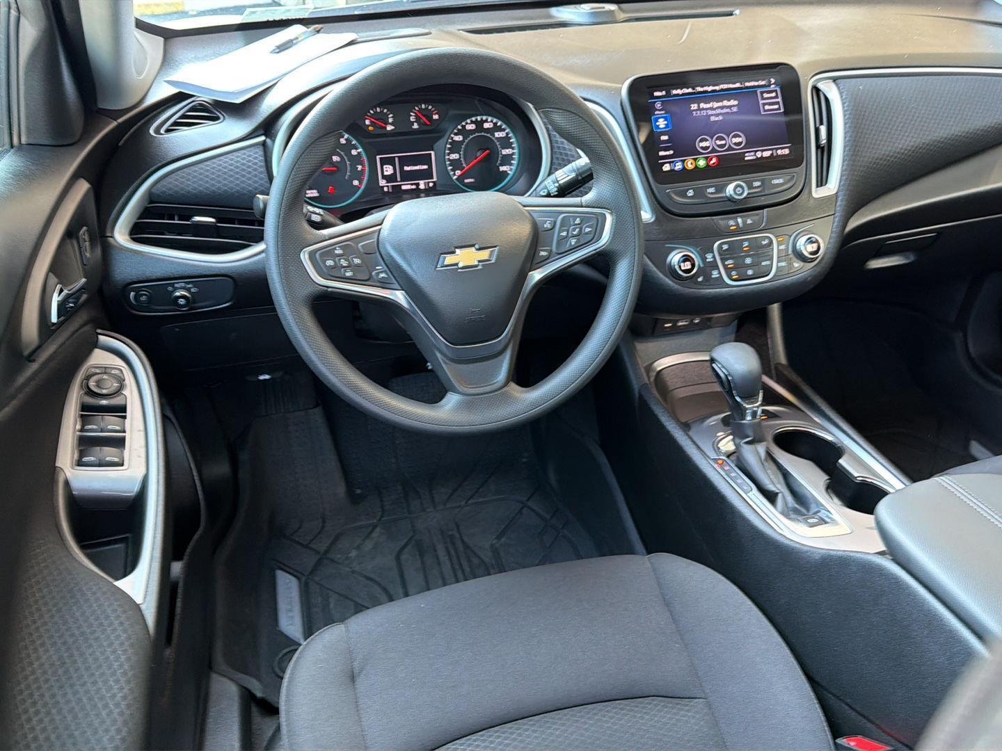 Used 2024 Summit White Chevrolet LT image 18