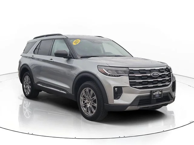 Used 2025 Silver Ford Active image 3