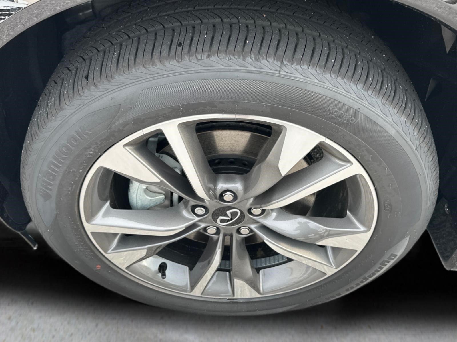 New 2027 GRAPHITE SHADOW INFINITI Luxe AWD image 14
