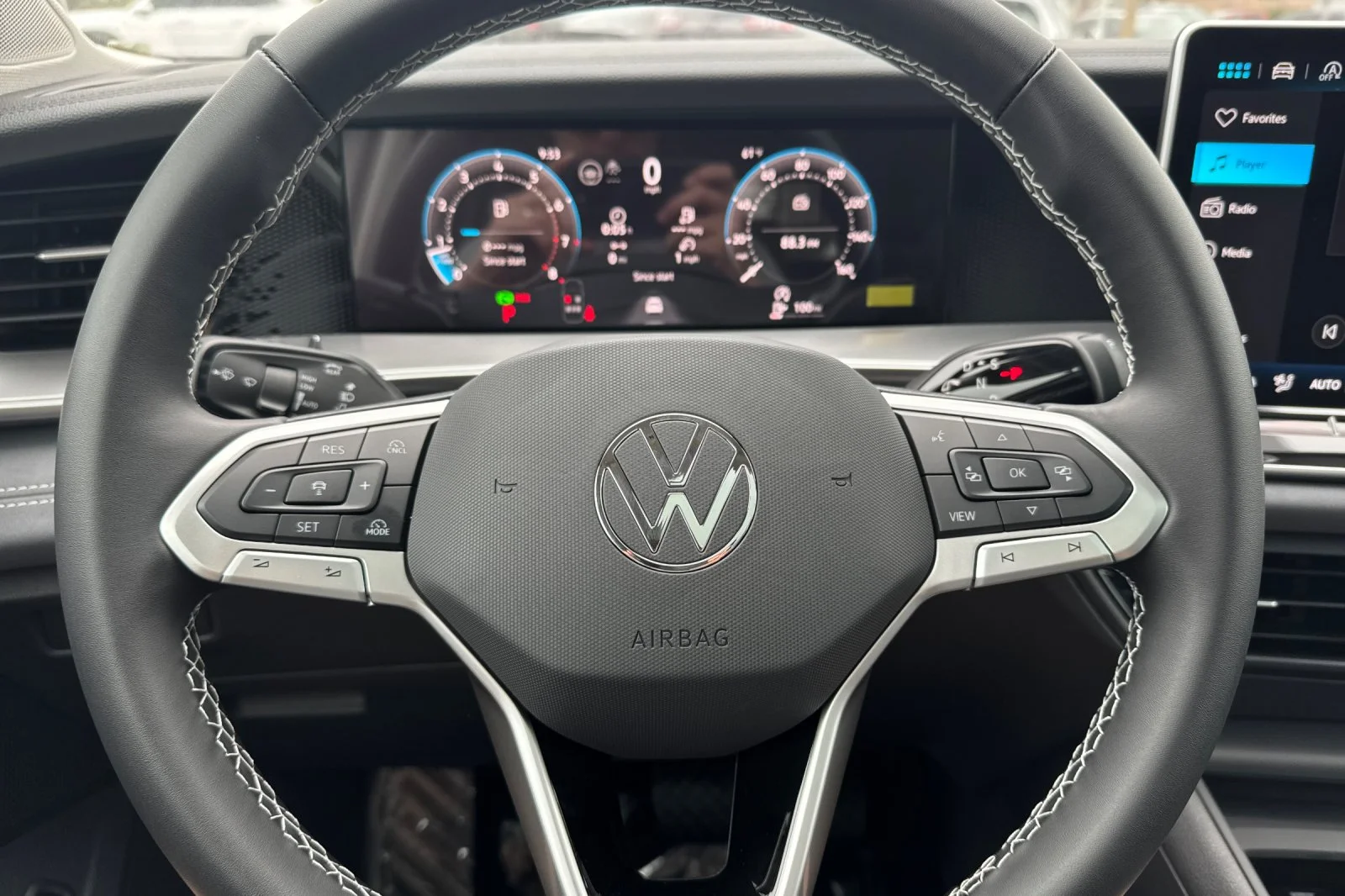 New 2026 White Volkswagen 2.0T SE image 23