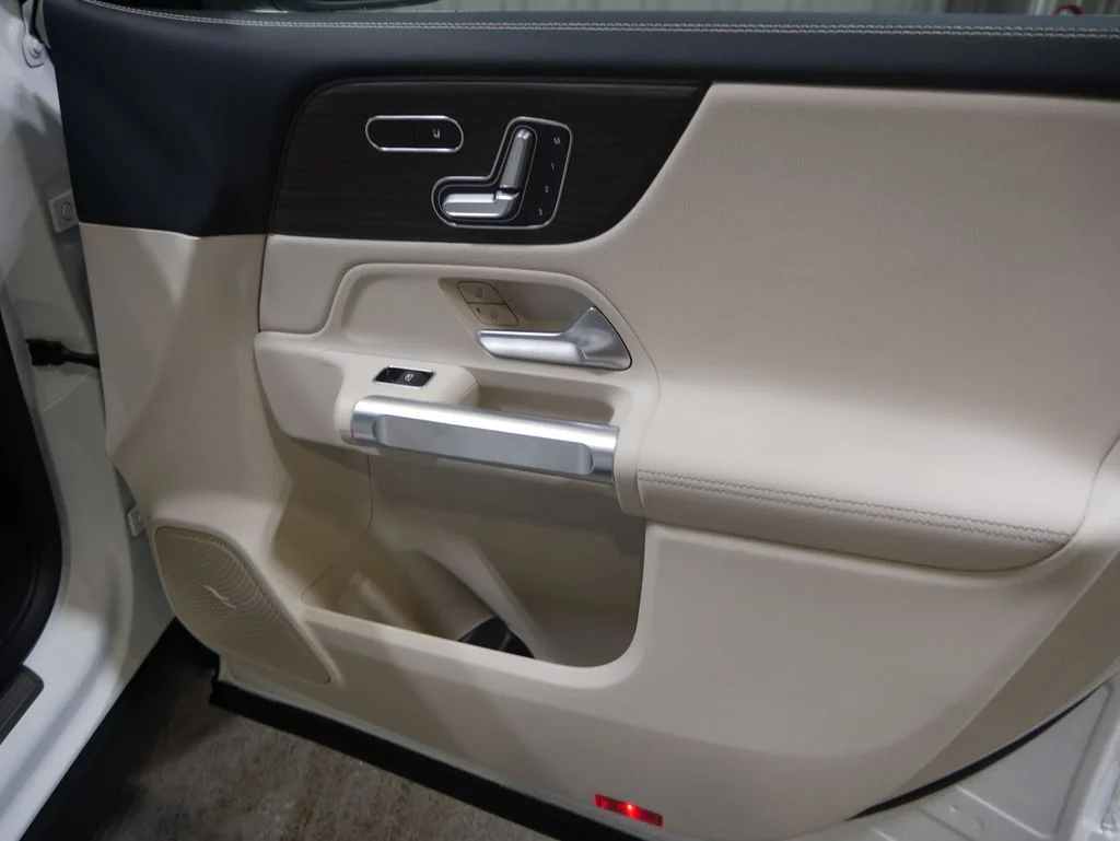 New 2026 Polar White Mercedes-Benz GLB 250 image 28