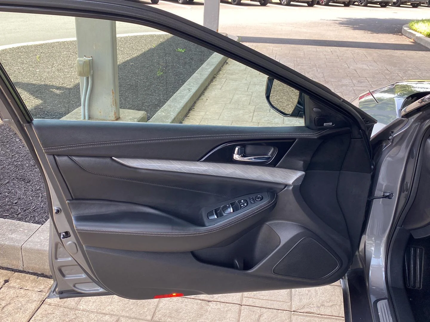Used 2017 Gun Metallic Nissan SL image 20
