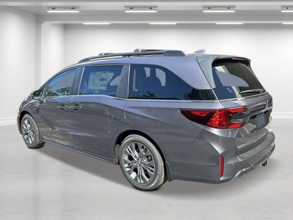 New 2027 Modern Steel Metallic Honda Touring image 3