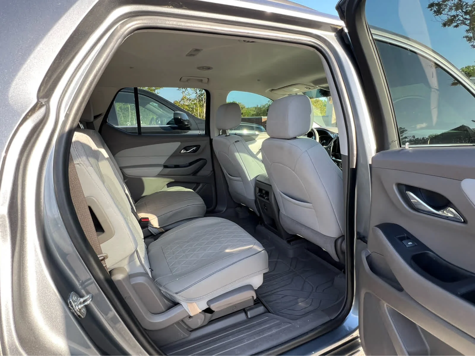 Used 2021 Satin Steel Metallic Chevrolet LT Cloth image 3