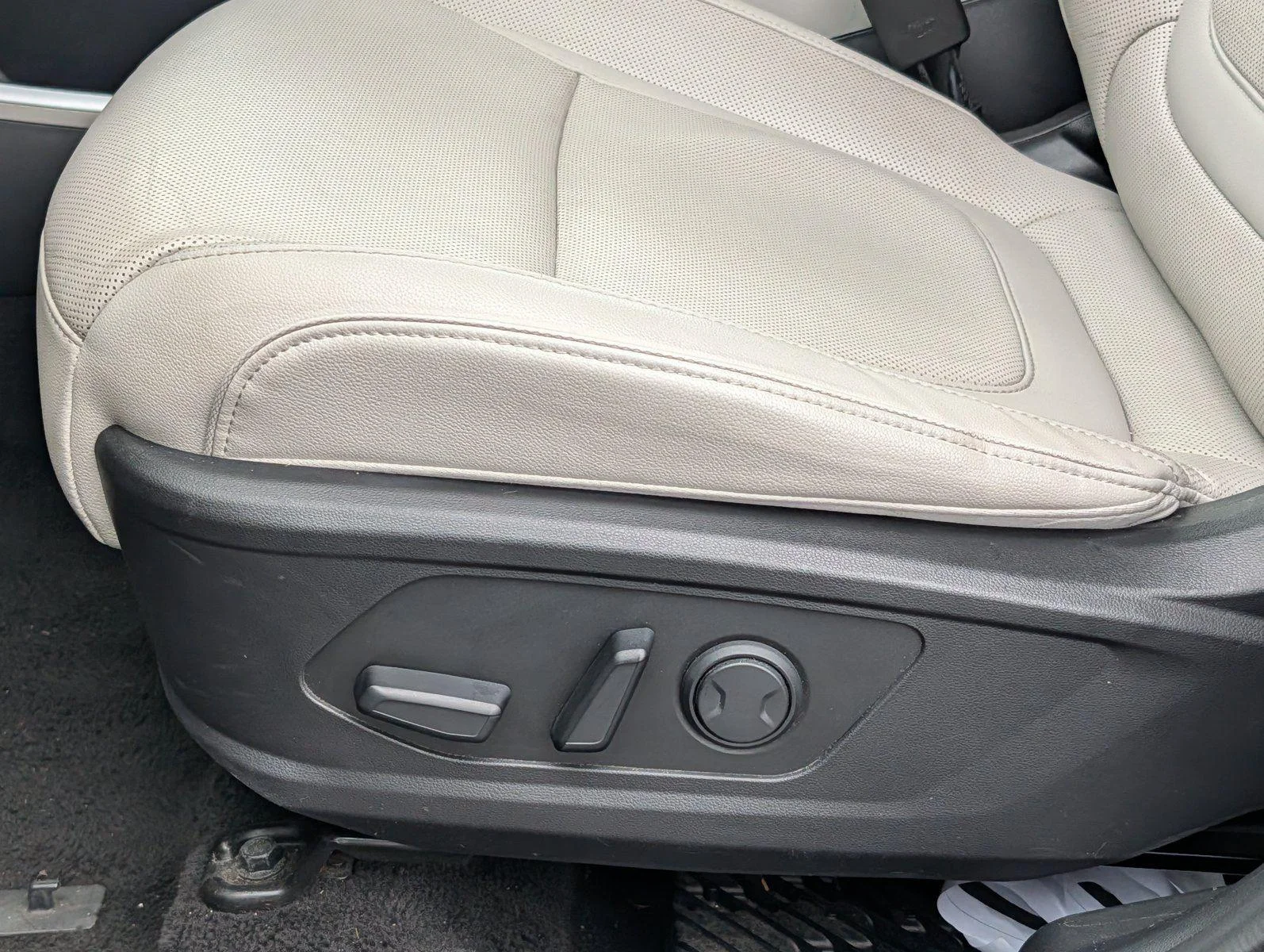 Used 2024 Black Pearl Hyundai Limited image 11