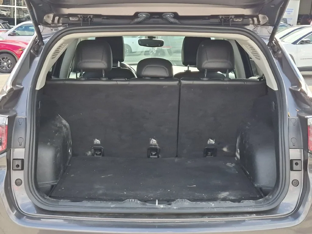 Used 2019 Gray Jeep Latitude image 7