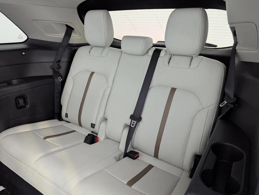 Used 2024 White Mazda Premium Plus AWD w/ 3rd Row Seats image 13