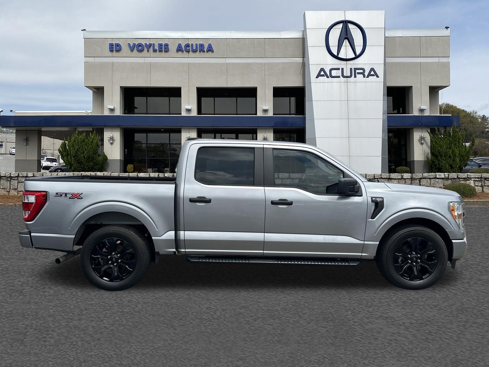 Used 2021 Iconic Silver Metallic Ford XL image 4