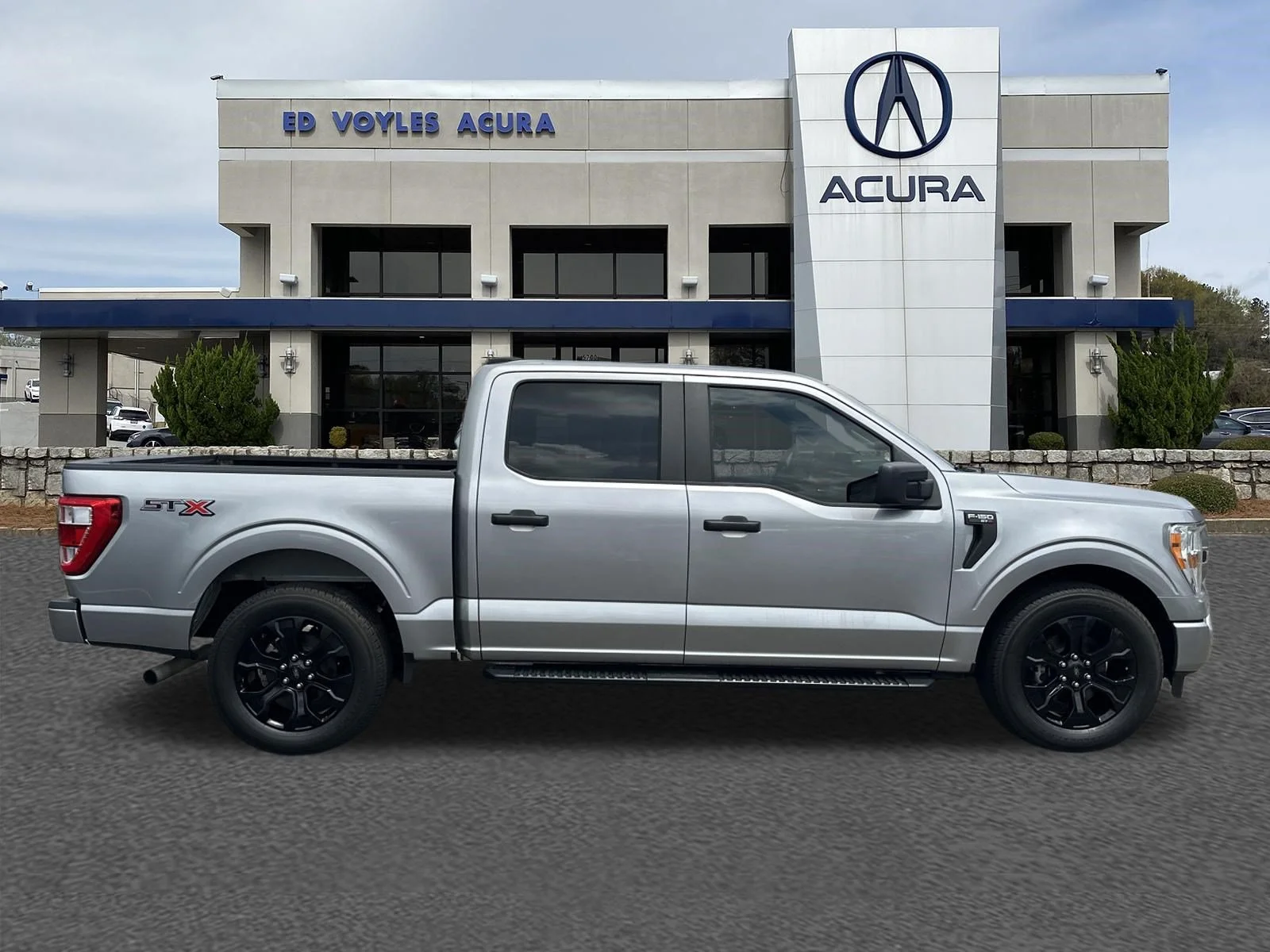 Used 2021 Iconic Silver Metallic Ford XL image 4