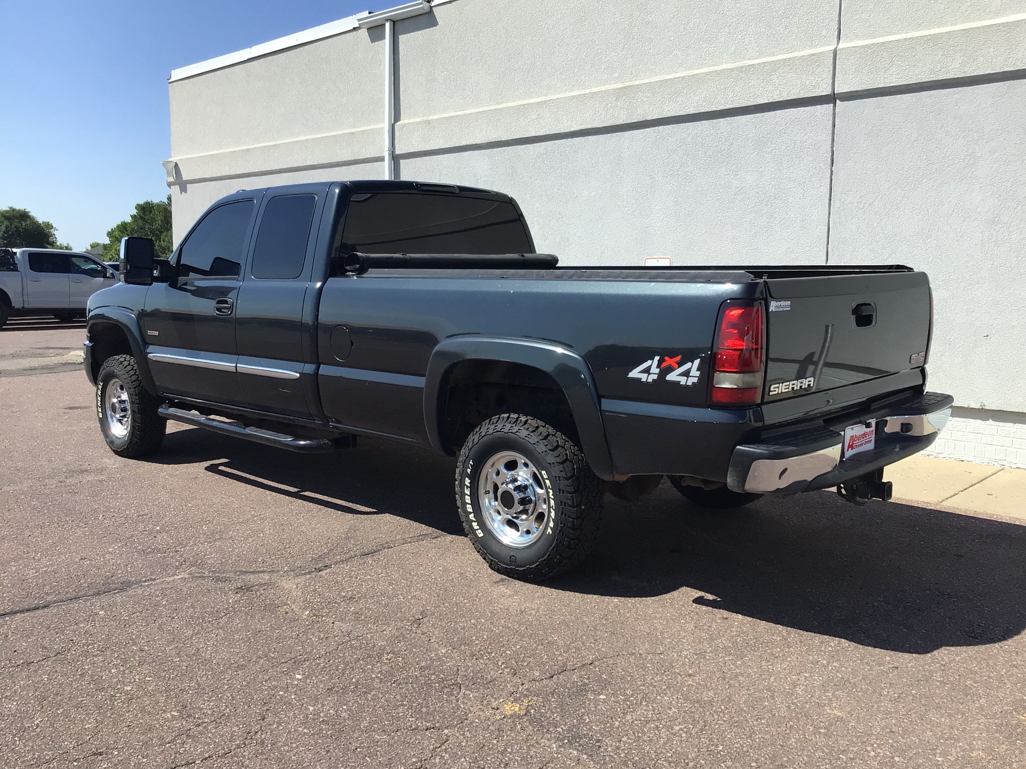 Used 2004 Black GMC SLE image 7