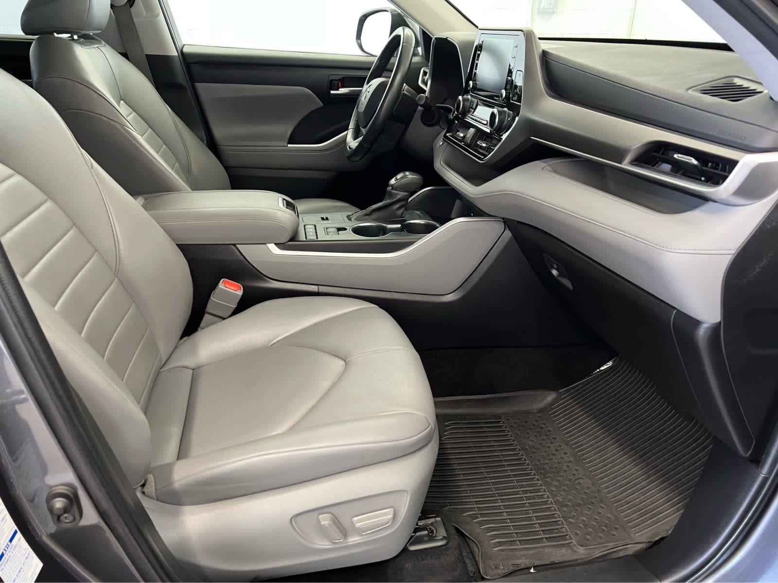 Used 2022 Magnetic Gray Metallic Toyota Hybrid XLE image 25