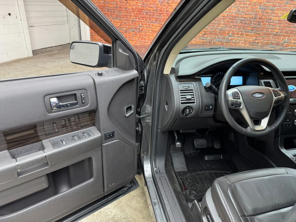 Used 2019 Magnetic Ford SEL image 9