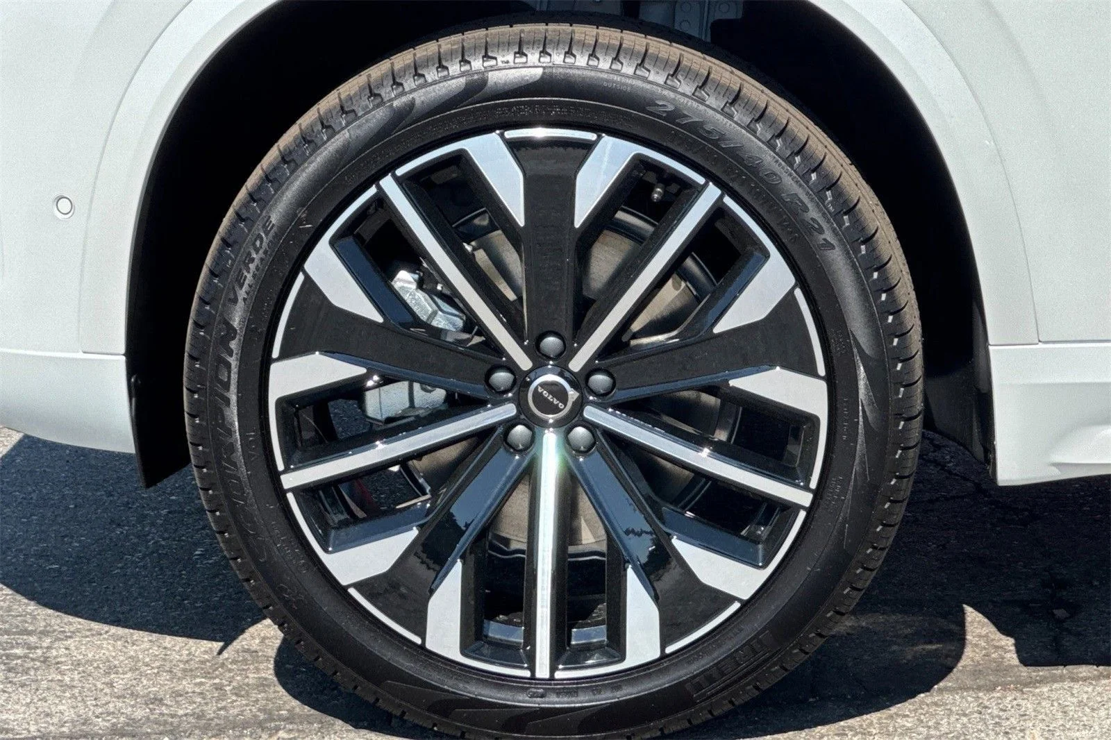 2026 Volvo XC90 Plus - Photo 29