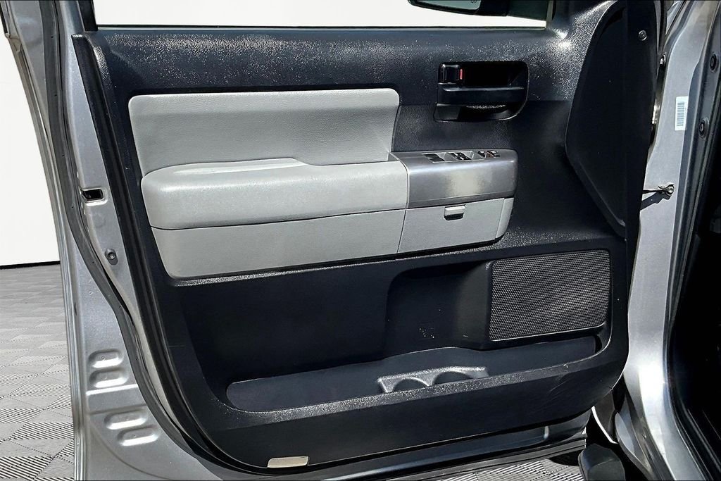 Used 2018 Silver Toyota SR5 image 19
