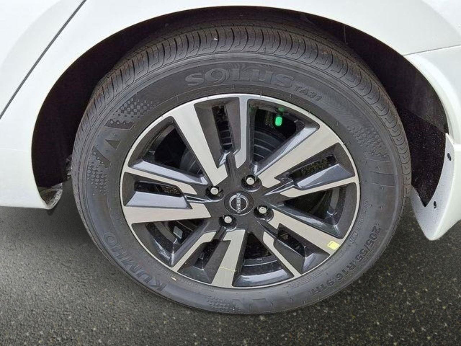 2025 Nissan Versa Sedan SV - Photo 5