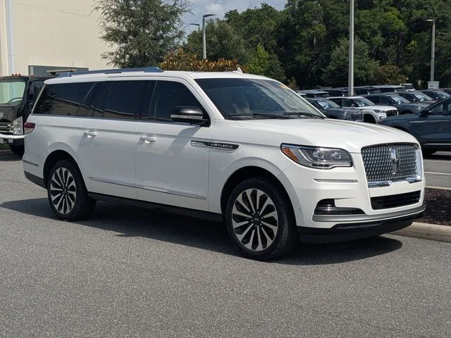 Used 2023 White Metallic Lincoln Reserve image 2