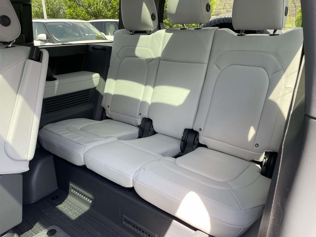 New 2026 Woolstone Green Land Rover S image 18