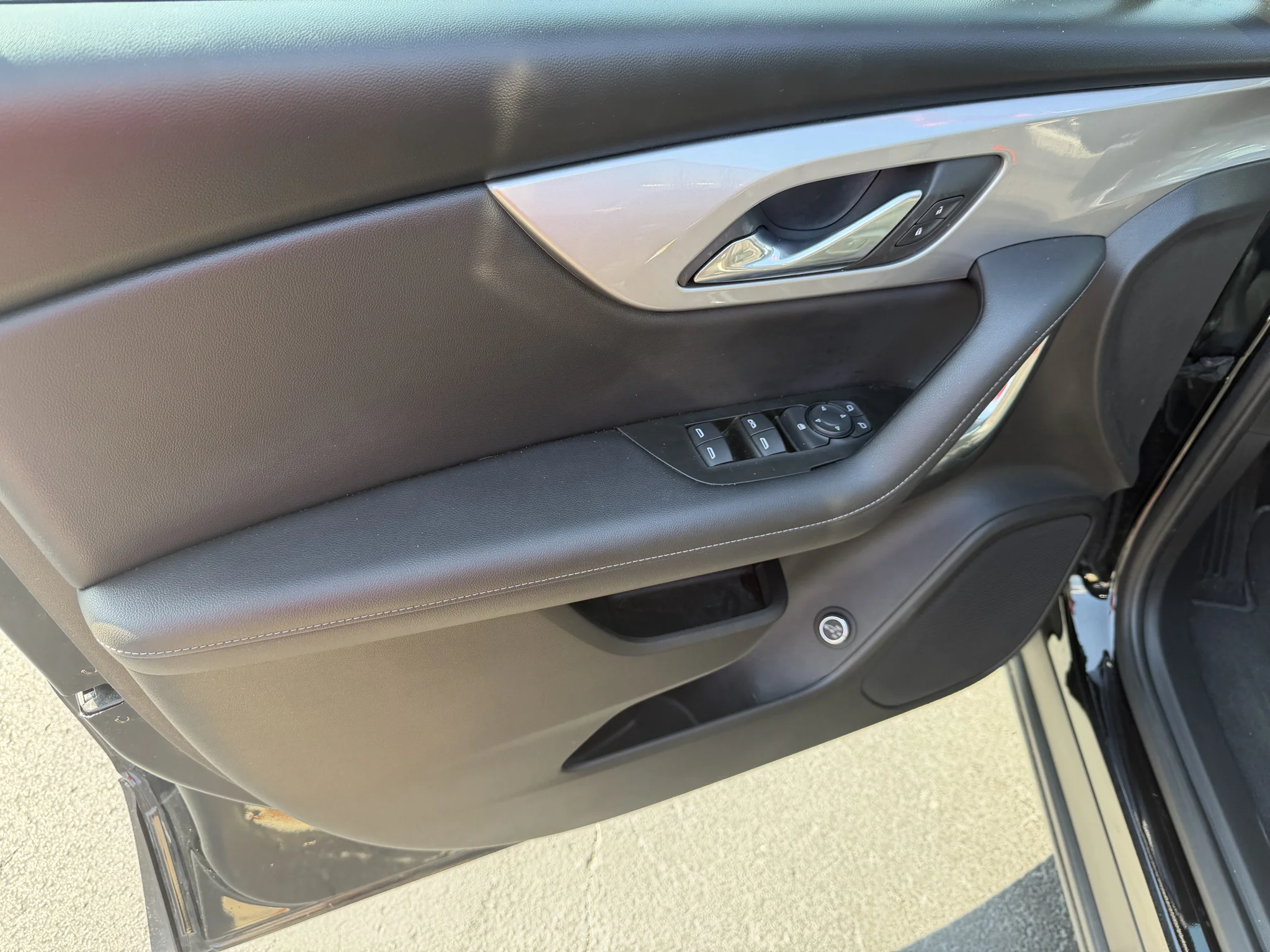 Used 2021 BLACK Chevrolet LT image 3