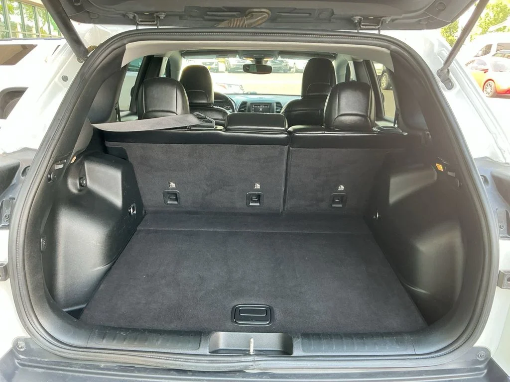 Used 2019 White Jeep Latitude Plus image 22