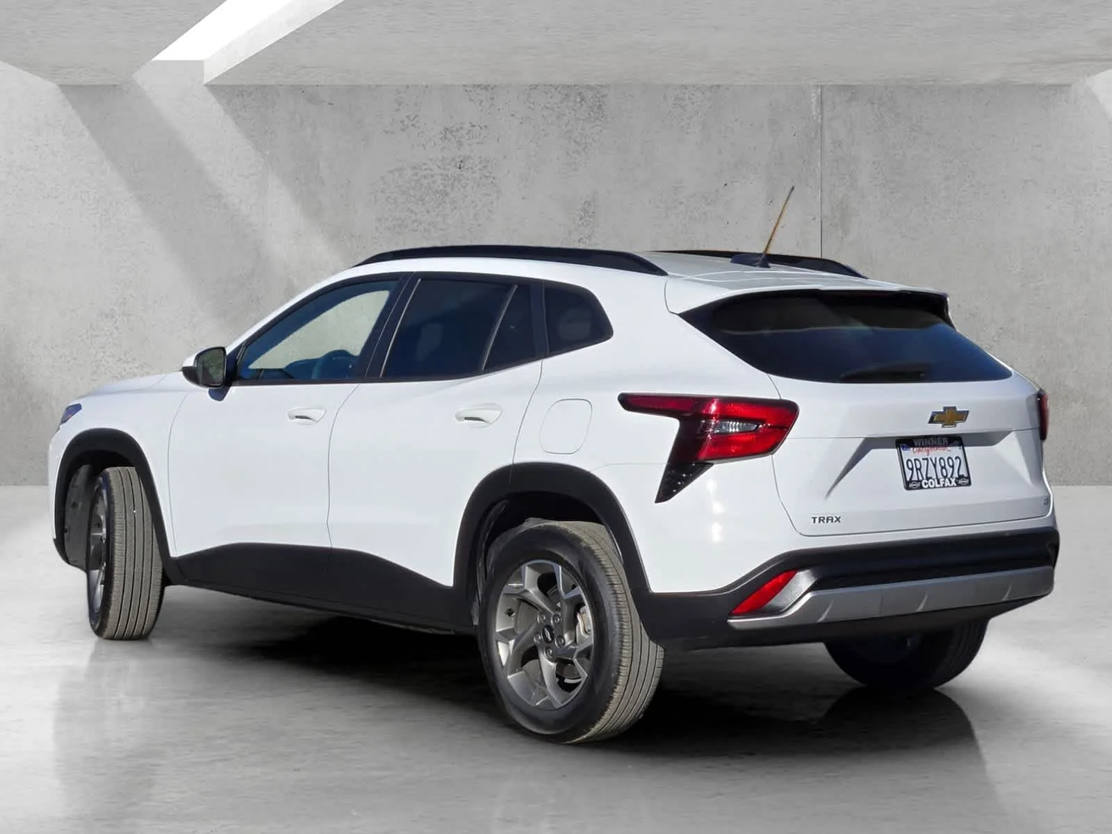 Used 2025 Summit White Chevrolet LT image 6
