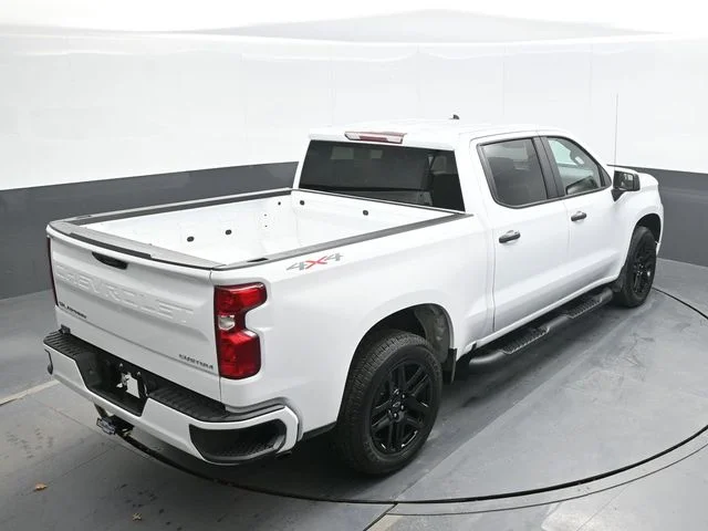 Used 2024 White Chevrolet Custom image 17