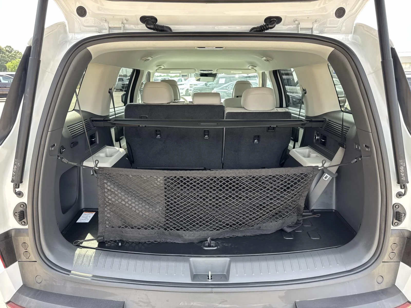 Used 2025 Serenity White Hyundai SEL image 8