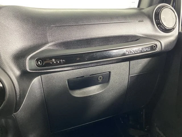 Used 2015 Black Jeep Unlimited Sahara image 27