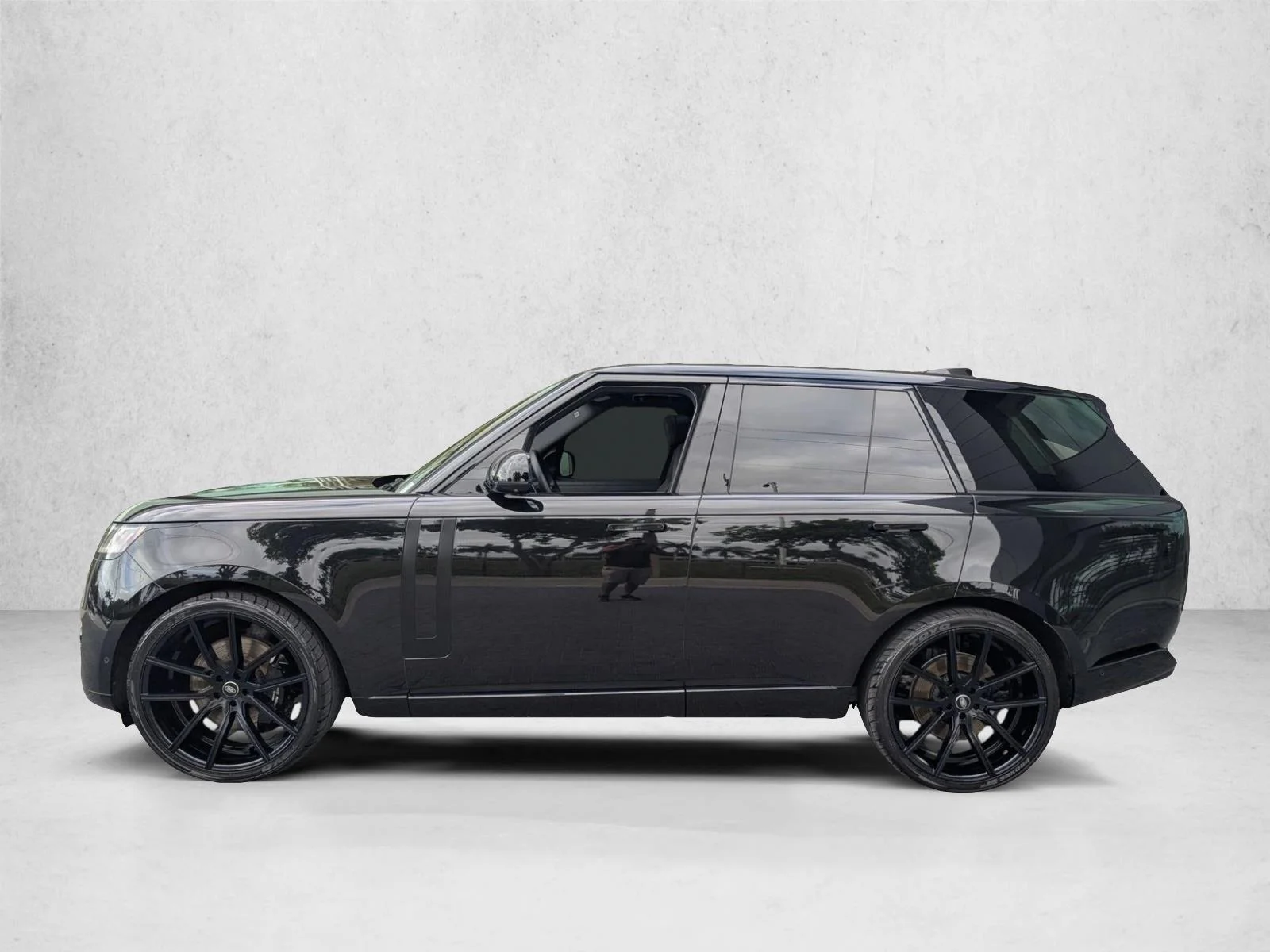 Used 2023 Black Land Rover SE image 6