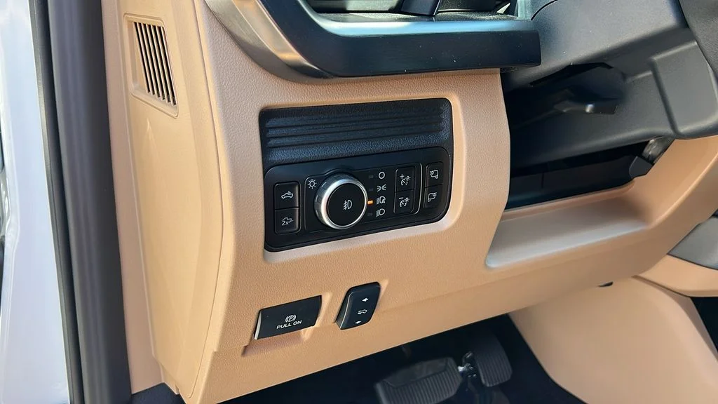 New 2026 Star White Metallic Tri-Coat Ford F-250® Lariat® image 14