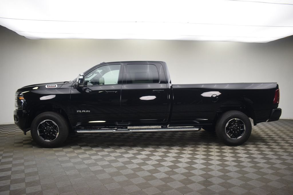 New 2026 Diamond Black Crystal Pearl-Coat Exterior Paint RAM Laramie image 16