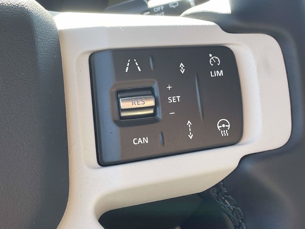 New 2026 Santorini Black Metallic Land Rover X-Dynamic SE image 27