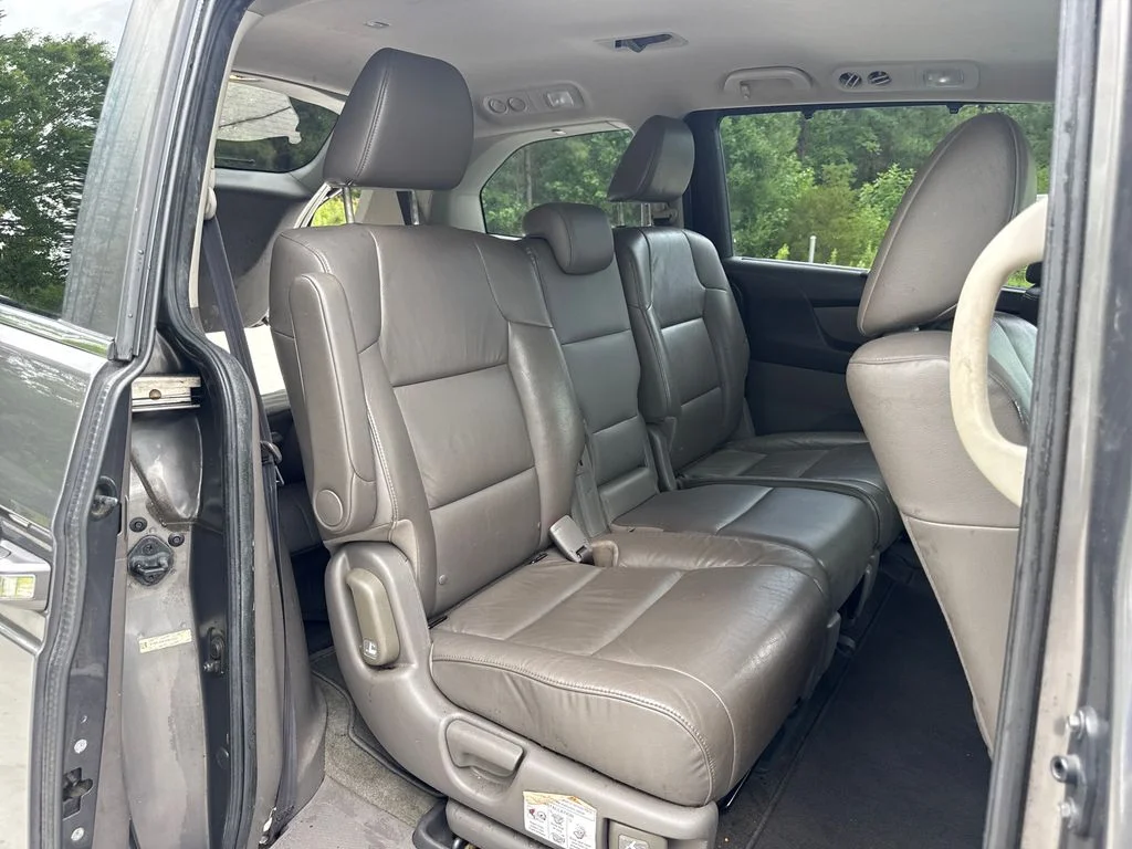 Used 2013 Alabaster Silver Metallic Honda EX-L image 30