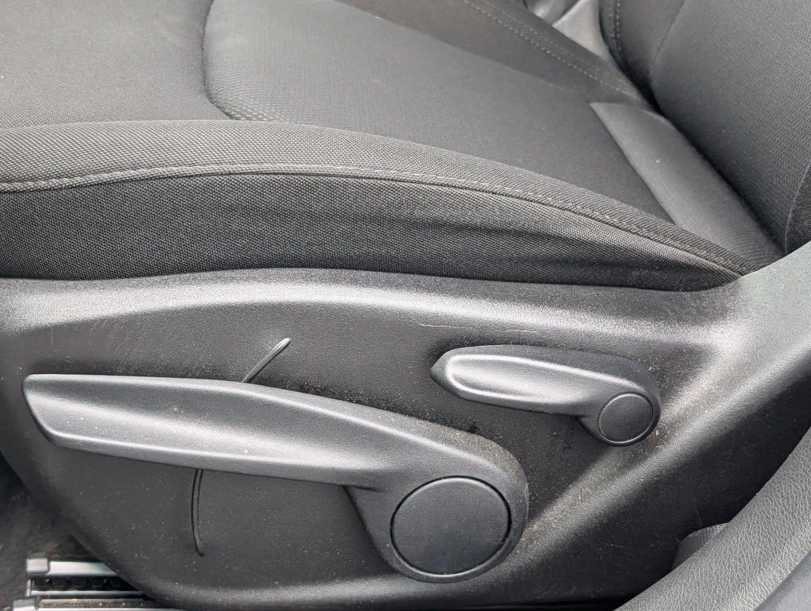 Used 2023 Alpine White Clearcoat Jeep Latitude image 11