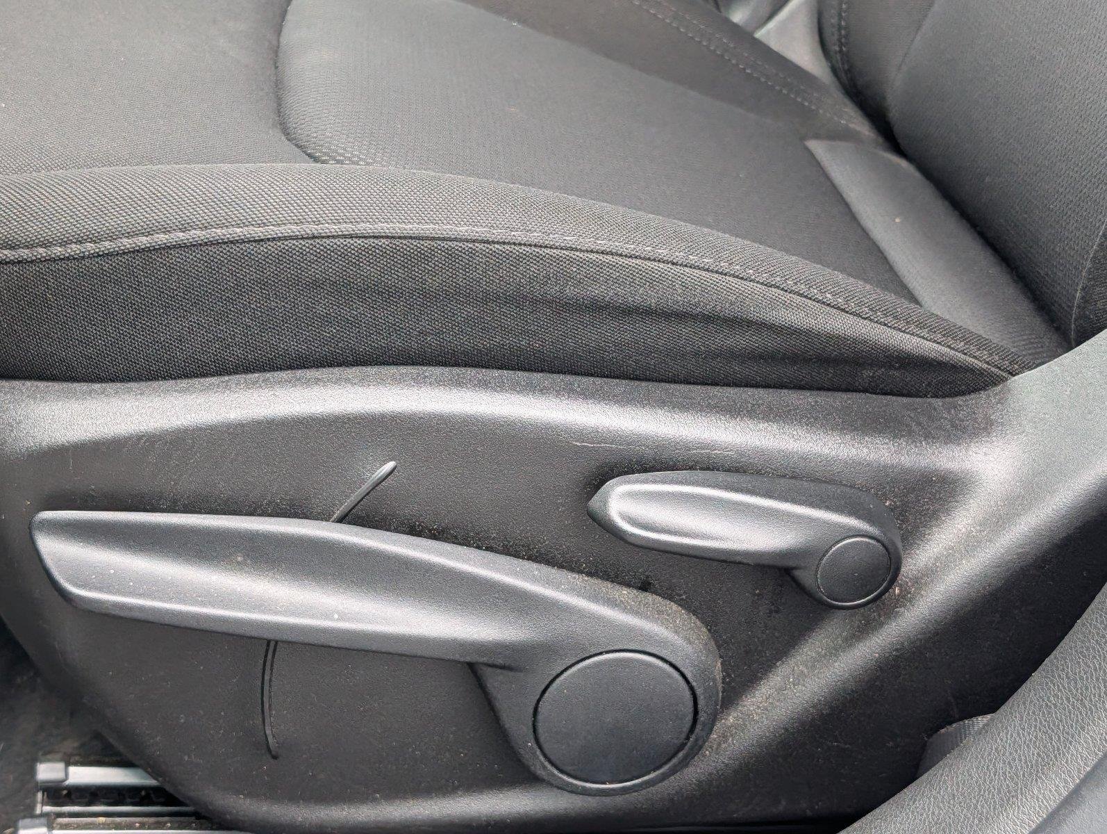 Used 2023 Alpine White Clearcoat Jeep Latitude image 11