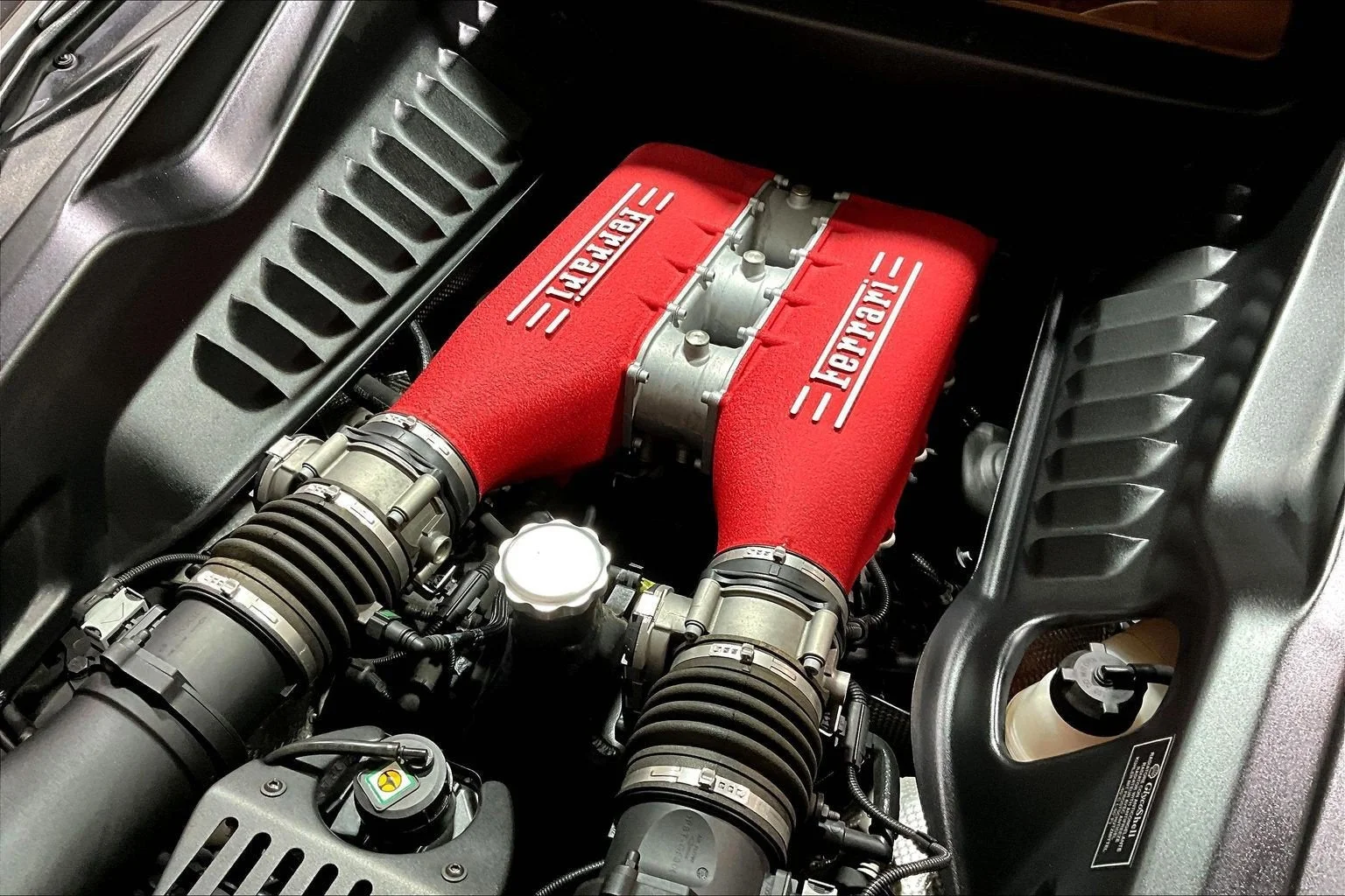 Used 2014 Grigio Silverstone Ferrari  image 25