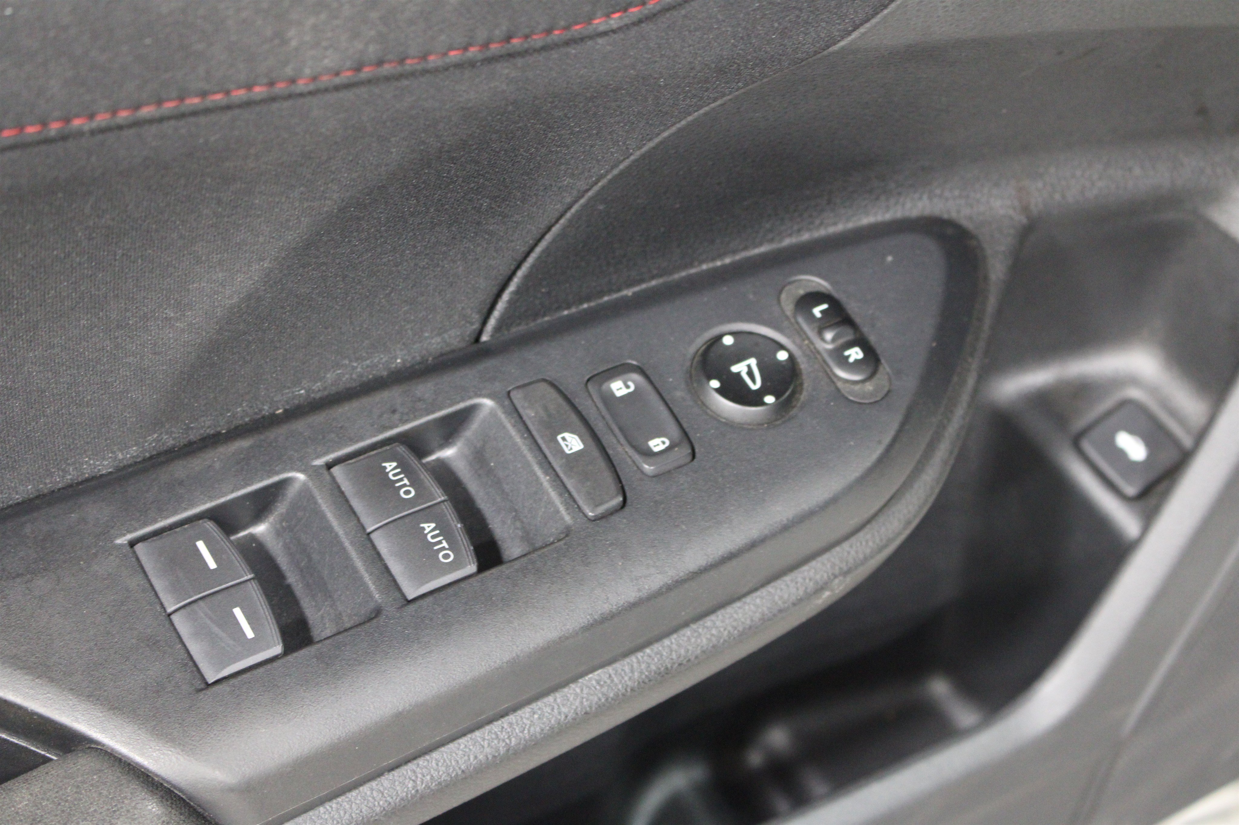 Used 2020 Platinum White Pearl Honda  image 7