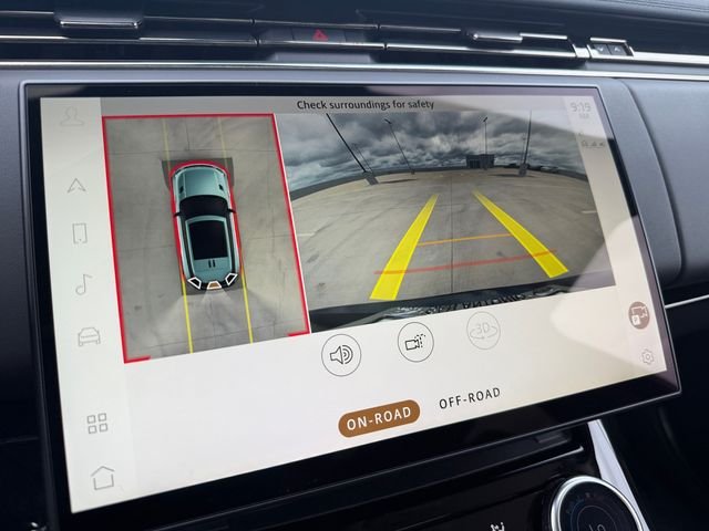 Used 2023  Land Rover SE image 21