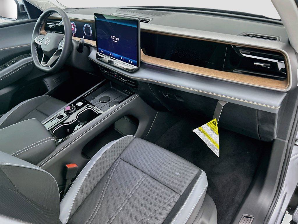 New 2027 Silver Volkswagen SE w/Technology image 15