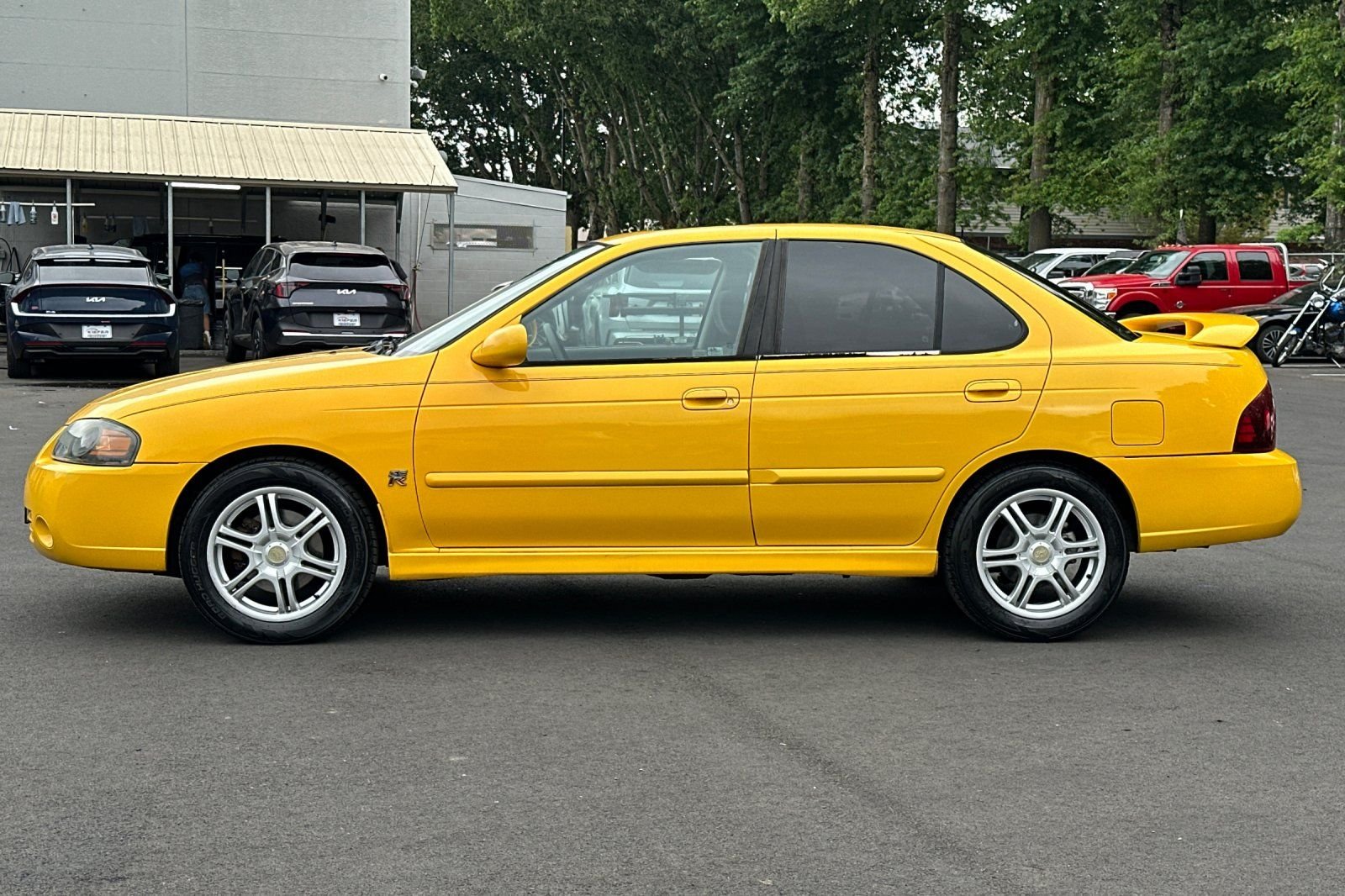 Used 2006 Yellow Nissan SE-R image 7
