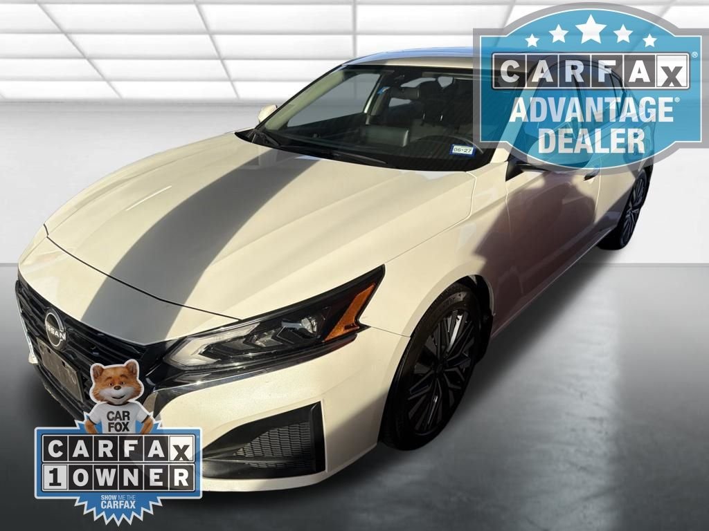 Used 2023 White Nissan SV FWD image 6