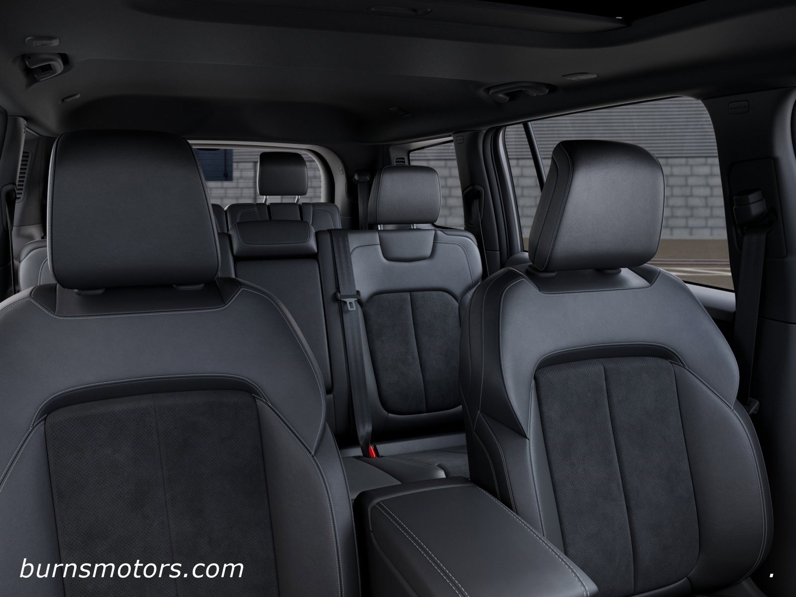 New 2026 Diamond Black Crystal Pearl-Coat Exterior Paint Jeep Laredo Altitude image 26