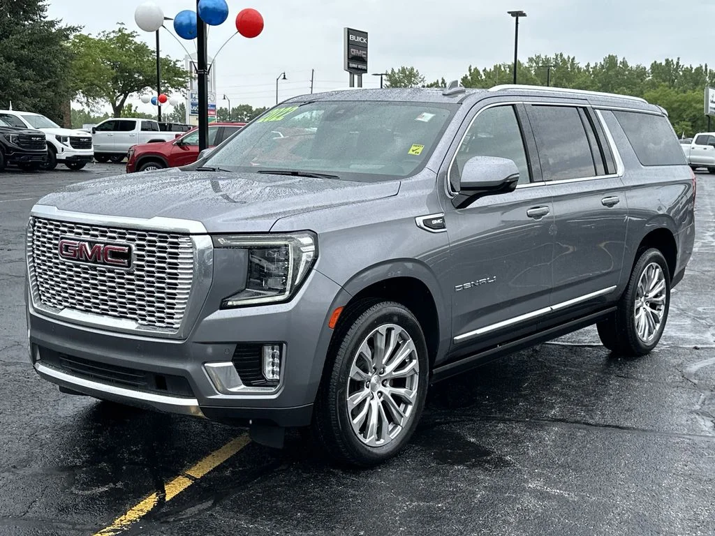 Used 2022 Gray GMC Denali image 4