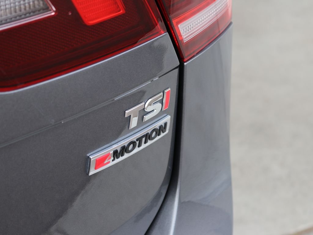 Used 2018 Gray Volkswagen 2.0T SEL image 34
