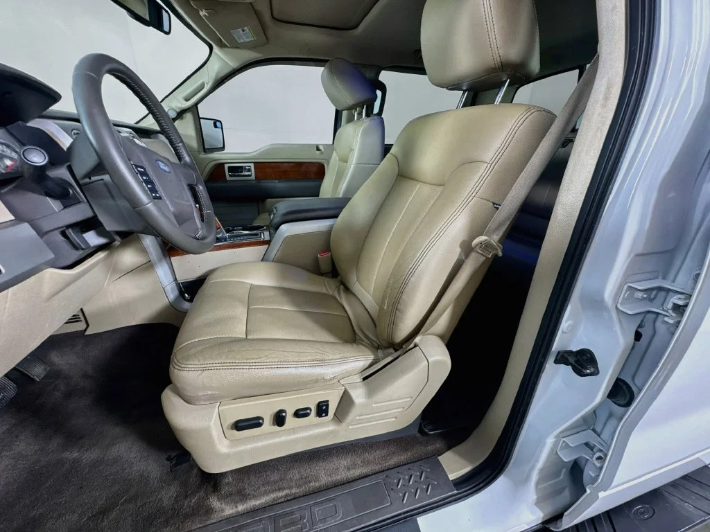 Used 2009 White Ford Lariat image 24