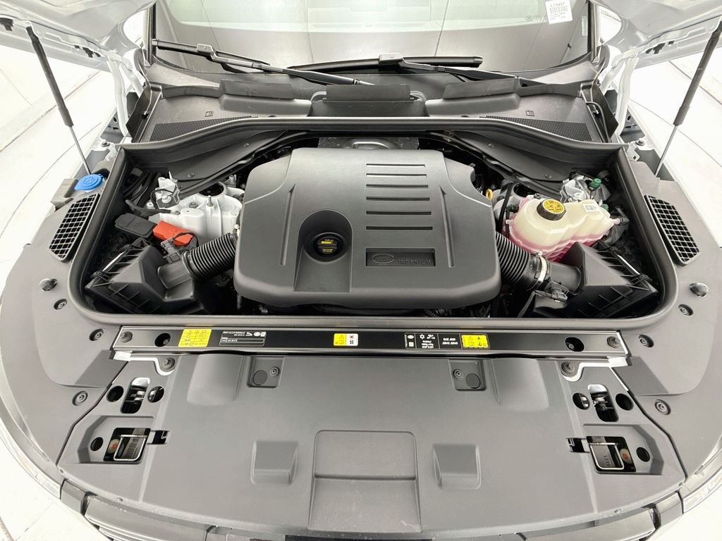 New 2026 Fuji White Land Rover SE image 29