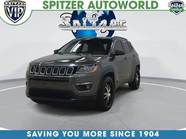 Used 2019 Gray Jeep Latitude image 4